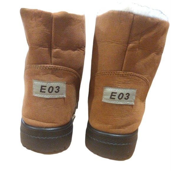 💸💲$14 Designer Look Fleece Lined Brown Suede Boots Women's Size 11 - Picture 4 of 6